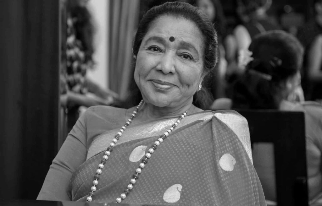 भारतीय प्रख्यात गायिका आशा भोसलेको निधन