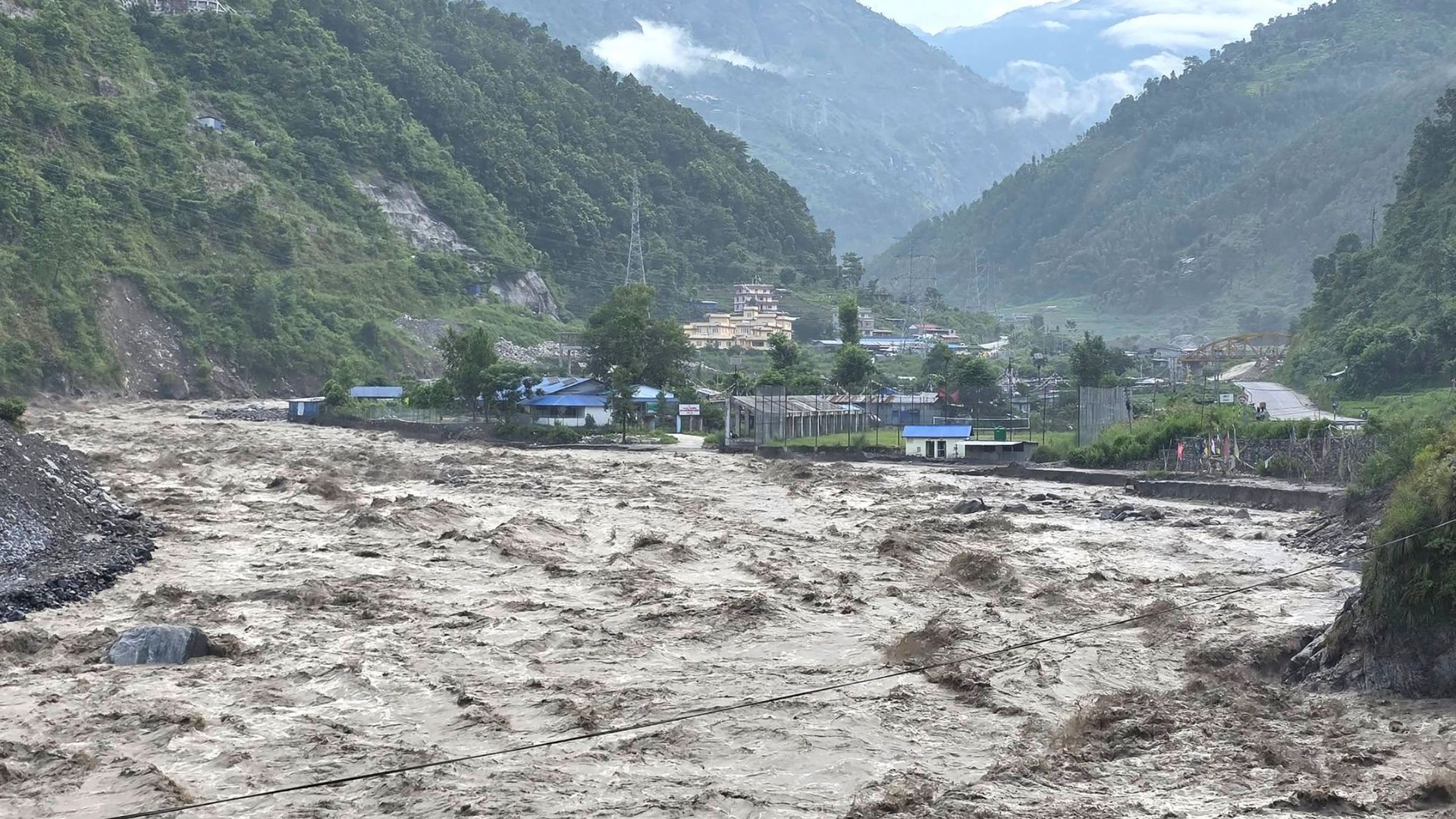 भोटेकोसीको बाढी ‘महारौद्र’, प्रतिघण्टा ५५ किलोमिटरसम्मको वेग
