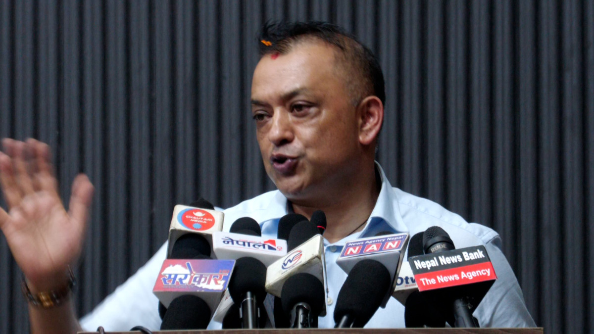 ‘लफंगा’ शैलीमा संविधान संशोधन गर्न खोजिएको भन्दै सरकारप्रति गगन थापाको चेतावनी