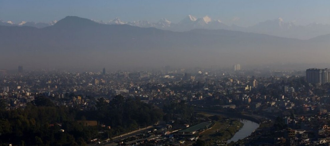 काठमाडौँ उपत्यकामा धुम्म र हल्का वर्षा, वायु गुणस्तर ‘अति अस्वस्थकर’