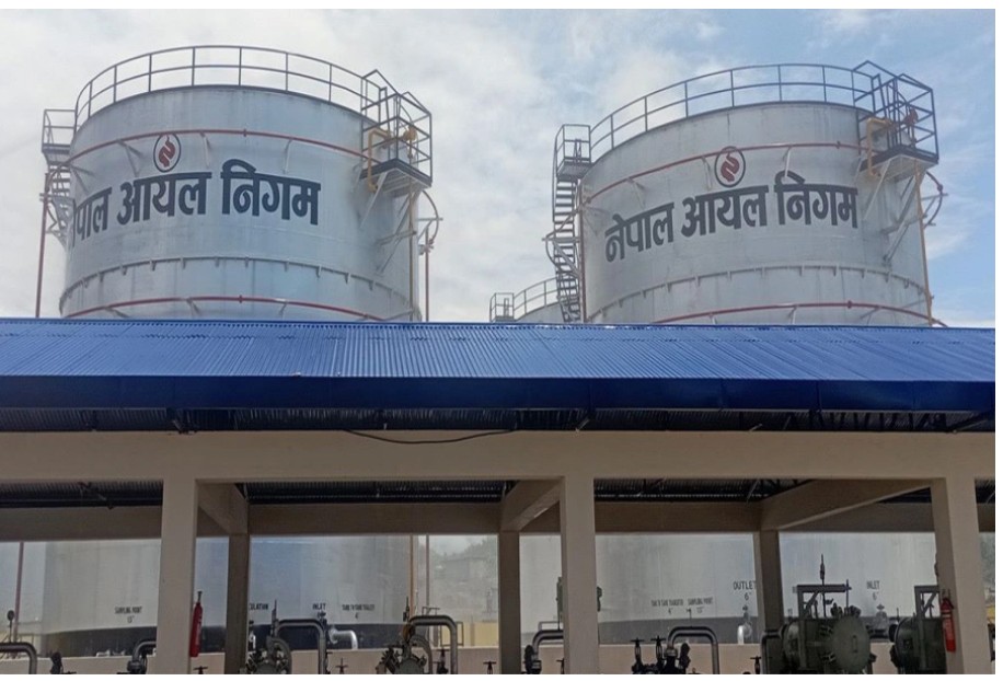 राजमार्ग बन्द भए पनि काठमाडौंमा इन्धन आपूर्तिमा समस्या नहुने: आयल निगम